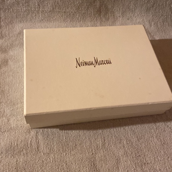 Neiman-Marcus butterfly bag NEW IN BOX - Picture 5 of 5